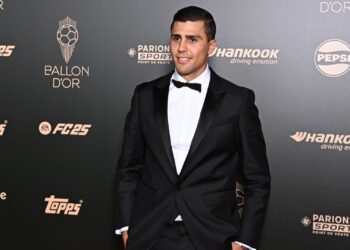 Rodri na entrada da cerimônia da Bola de Ouro