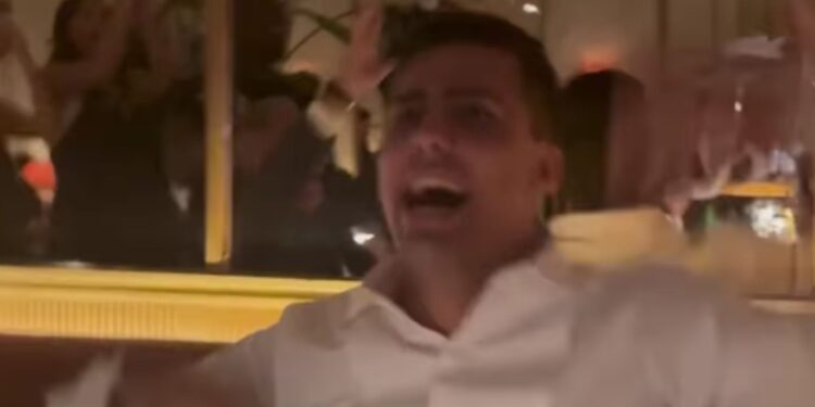 Rodri comemora Bola de Ouro em Paris