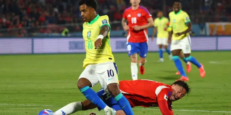 Rodrygo comemora vitória, mas admite nível abaixo