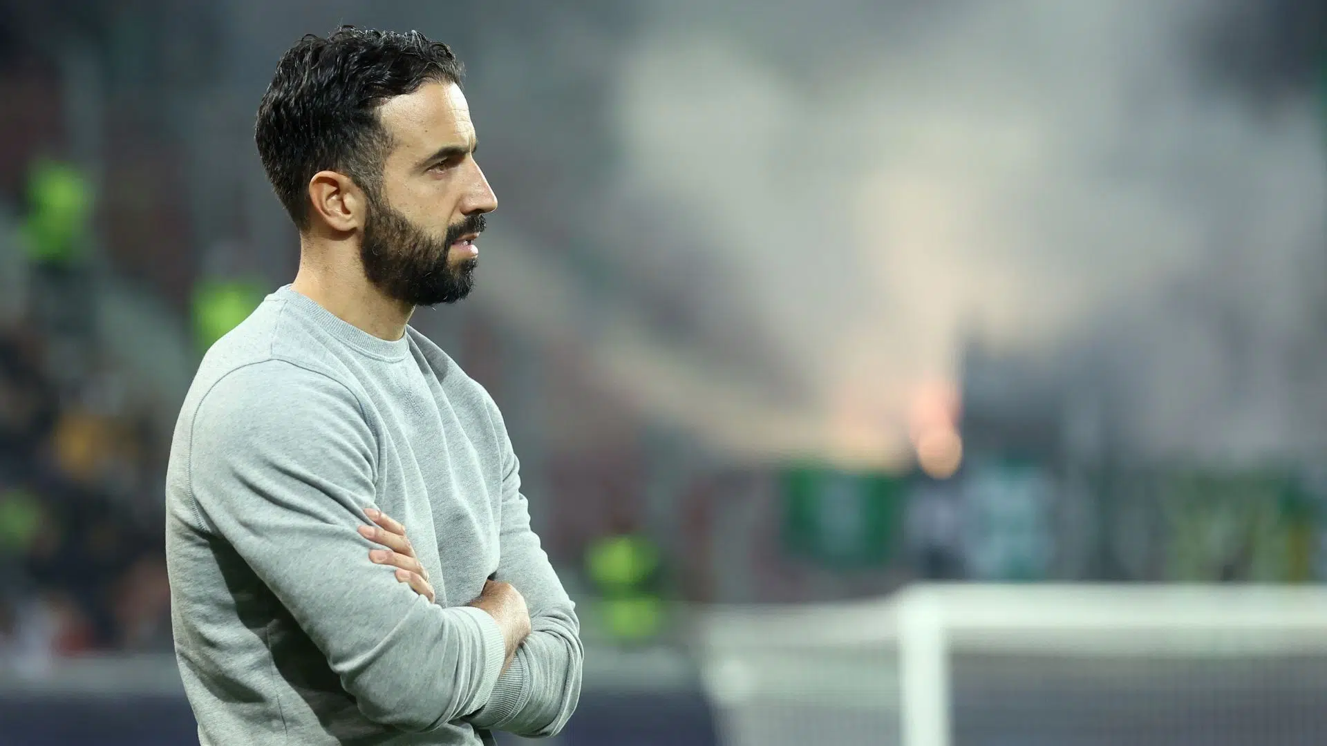 Rúben Amorim acompanhando partida do Sporting, na beira do gramado