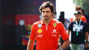 Carlos Sainz chegando para o treino livre do GP do México