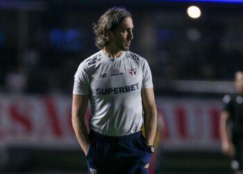 Luis Zubeldía, técnico do São Paulo, é sondado para assumir o Boca Juniors