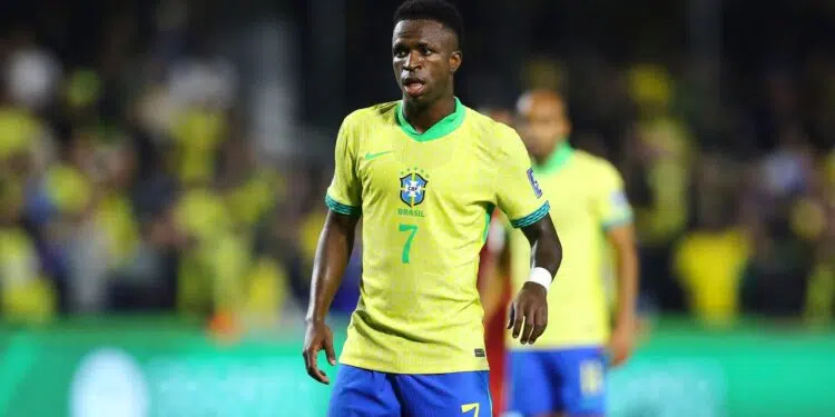 Vini Jr é substituído por ex-Flamengo na Seleção Brasileira