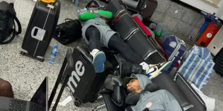 Seleção da Nigéria fica presa em aeroporto na Líbia