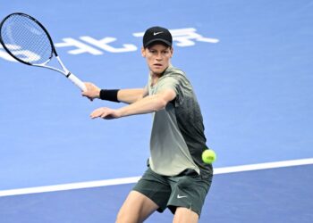 Sinner vence chinês e vai à final de Pequim com Carlos Alcaraz