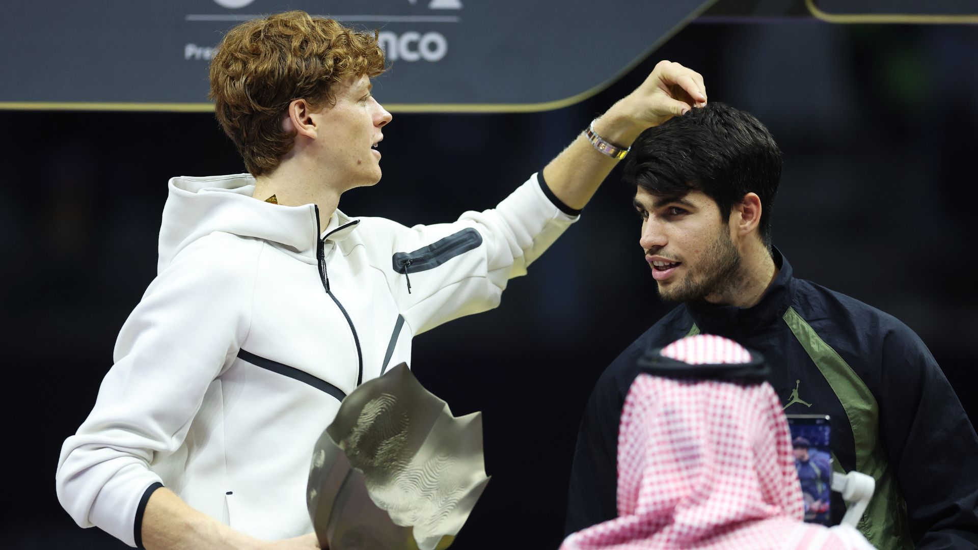 Sinner e Alcaraz juntos, após a final do Six Kings Slam, na Arábia Saudita