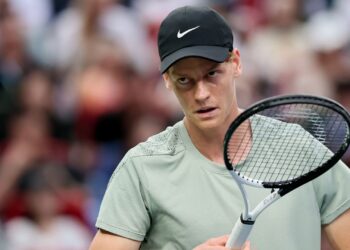 Jannik Sinner em ação no ATP de Xangai