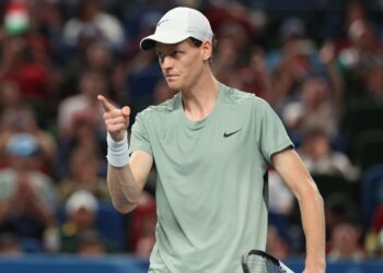 Sinner vence Medvedev pelo Six Kings Slam