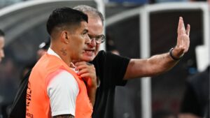 Suárez critica postura de Bielsa na seleção do Uruguai