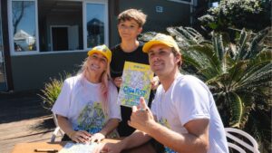 Tati Weston-Webb e Jesse Mendes durante o Grom Fest