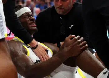 Taylor Hendricks, do Utah Jazz, sofreu lesão grave contra os Mavericks