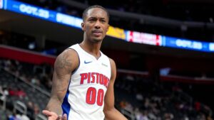 Time da NBA erra substituição em estreia