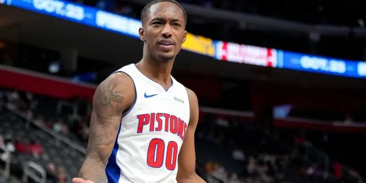 Time da NBA erra substituição em estreia