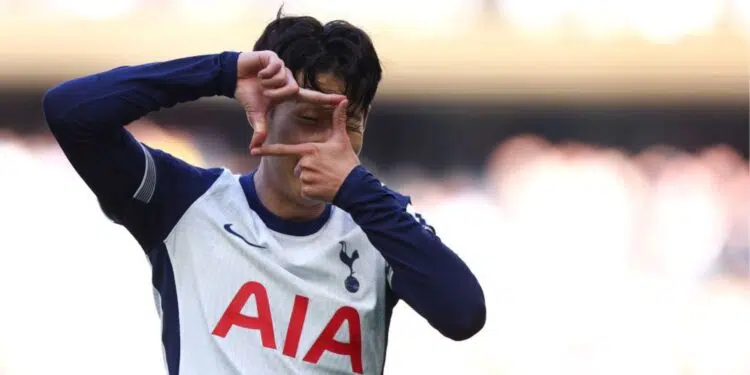 Son comemora gol marcado pelo Tottenham