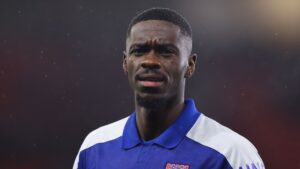 Tuanzebe é destaque de time de Ed Sheeran na Premier League