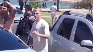 Varela, do Flamengo é visto próximo a confusão de torcedores do Peñarol
