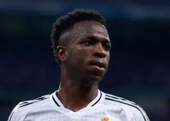 Vinícius Júnior se solidariza com rivais após casos de racismo