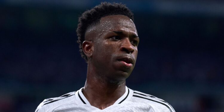 Vinícius Júnior se solidariza com rivais após casos de racismo