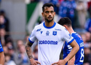 Zagueiro brasileiro pede anulação de jogo contra Lyon