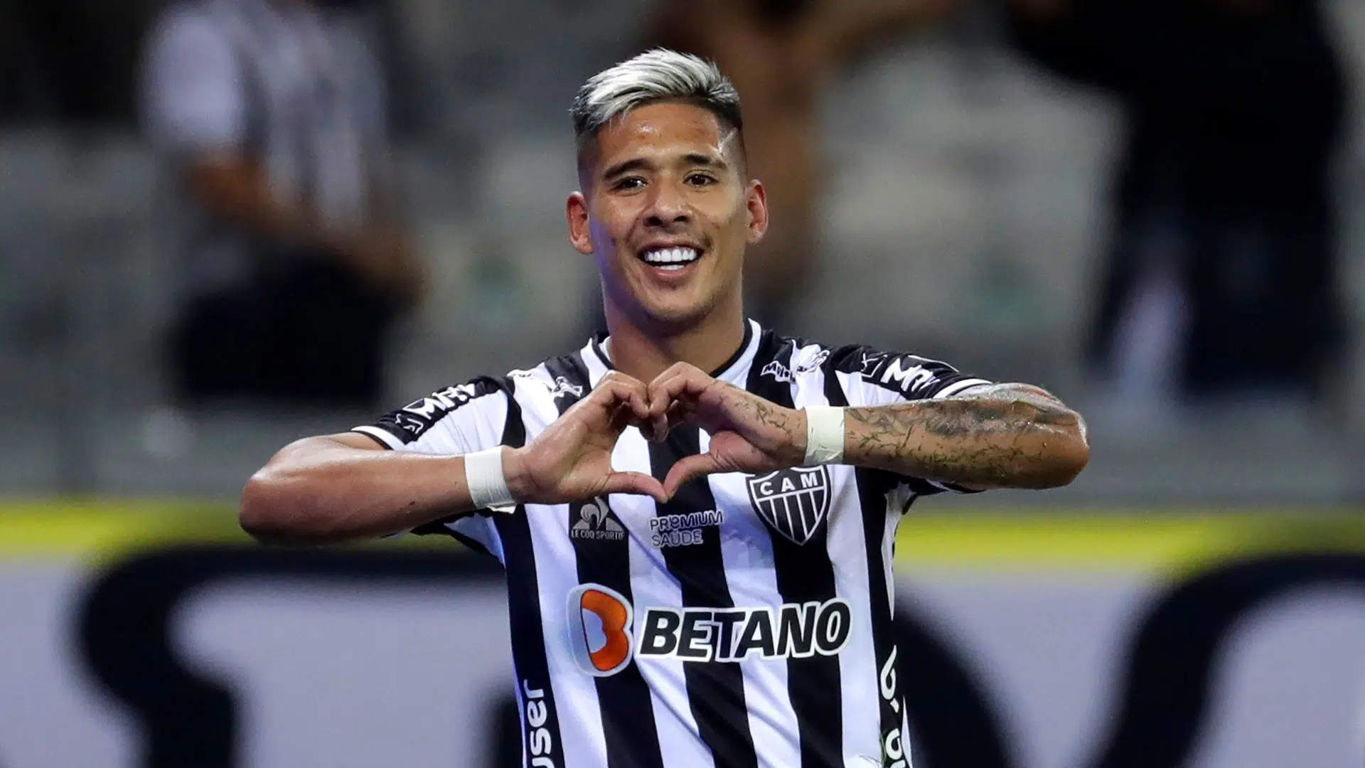 Zaracho comemorando um dos gols do Atlético-MG contra o River, em 2021