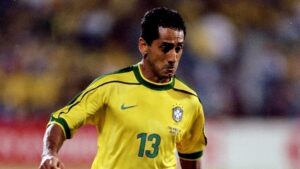 Zé Carlos em ação na Copa do Mundo de 1998, contra a Holanda
