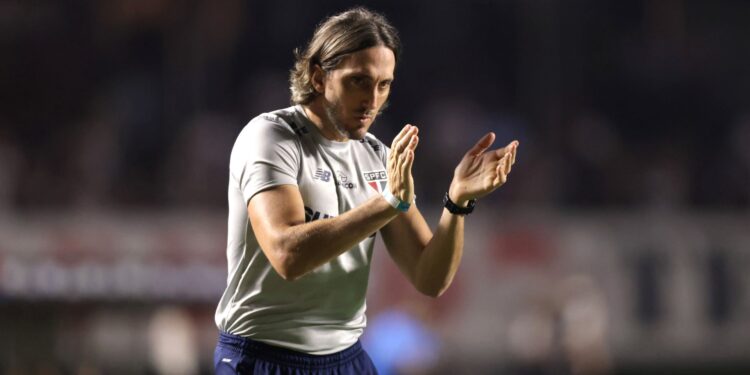 Zubeldía exalta vitória do São Paulo no Brasileirão