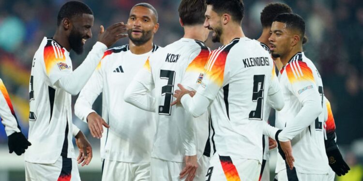Jogadores da Alemanha comemoram o sétimo gol marcado contra a Bósnia e Herzegovina, em partida válida pela Nations League
