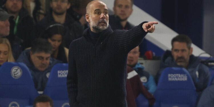 Pep Guardiola, técnico do Manchester City, durante partida contra o Brighton, válida pela Premier League
