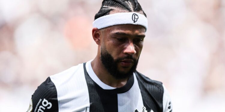 Memphis Depay, do Corinthians, durante partida contra o Cruzeiro, válida pelo Brasileirão