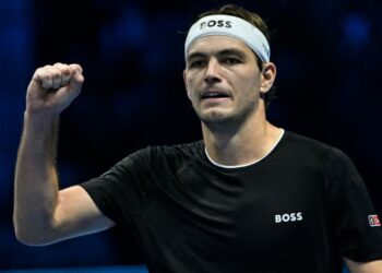 Taylor Fritz comemora a vitória sobre Alexander Zverev no ATP Finals