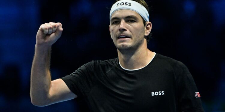 Taylor Fritz comemora a vitória sobre Alexander Zverev no ATP Finals