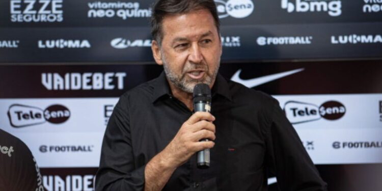 Augusto Melo, presidente do Corinthians, durante coletiva de imprensa