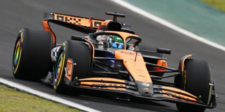 Oscar Piastri, piloto da McLaren, durante qualificação para a corrida de sprint do GP de Interlagos