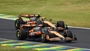 Oscar Piastri e Lando Norris durante a corrida sprint do GP de São Paulo