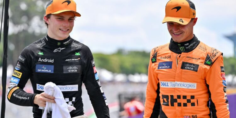 Oscar Piastri e Lando Norris, da McLaren, durante o segundo dia do GP de São Paulo