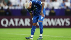 Neymar Jr., do Al Hilal, sente dores na coxa e é substituído durante partida contra o Esteghlal