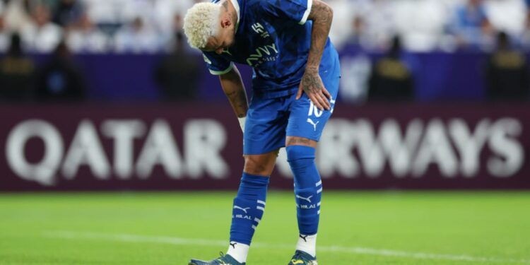 Neymar Jr., do Al Hilal, sente dores na coxa e é substituído durante partida contra o Esteghlal