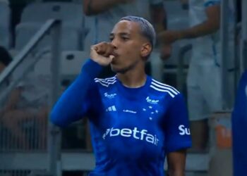 Matheus Pereira, do Cruzeiro, comemora o gol marcado contra o Grêmio