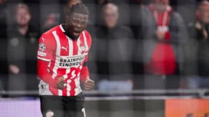Johan Bakayoko, do PSV, comemora o gol marcado contra o Girona, em partida válida pela Champions League