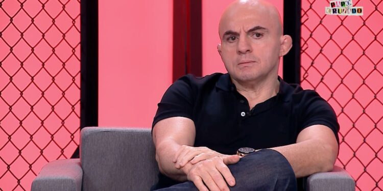 Wallid Ismail, criador do Jungle Fight, durante gravação do programa Papo Cruzado