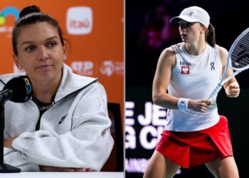 Na foto à esquerda, Simona Halep durante entrevista coletiva. Na imagem à direita, Iga Swiatek durante partida da BJK Cup