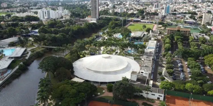 Foto aérea da sede do Praia Clube, em Uberlândia