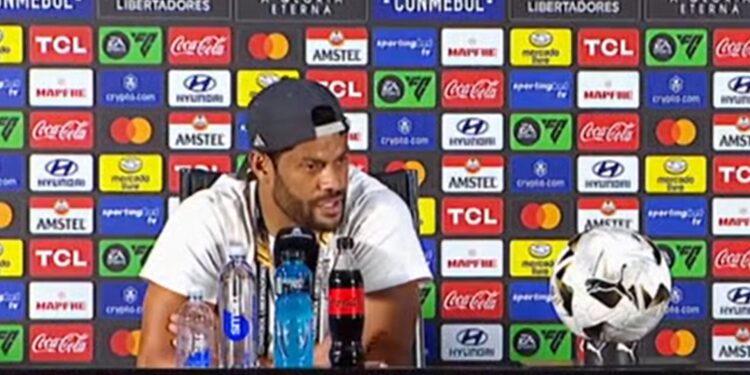 Hulk, do Atlético-MG, durante entrevista coletiva antes da final da Libertadores