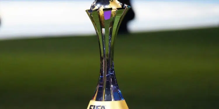 Foto da taça do Mundial de Clubes antes da partida entre Fluminense e Manchester City