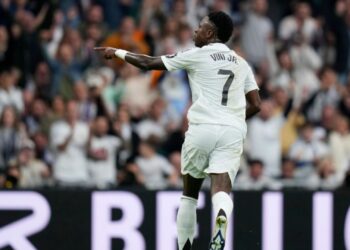 Vini Jr., do Real Madrid, comemora seu terceiro gol marcado contra o Osasuna, em partida válida por La Liga