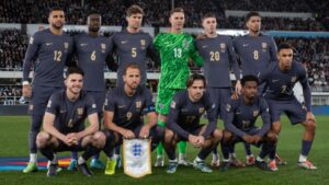 Time da Inglaterra posa para foto antes de partida contra a Finlândia, válida pela Liga das Nações