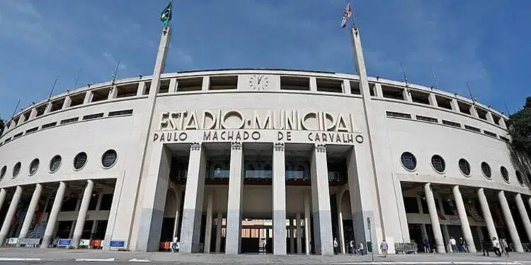 Foto da fachada do estádio Pacaembu, em São Paulo
