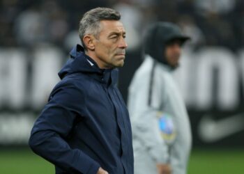 Pedro Caixinha, ex-treinador do RB Bragantino, durante partida contra o Corinthians