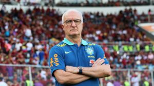 Dorival Jr., treinador da Seleção Brasileira, durante partida contra a Venezuela
