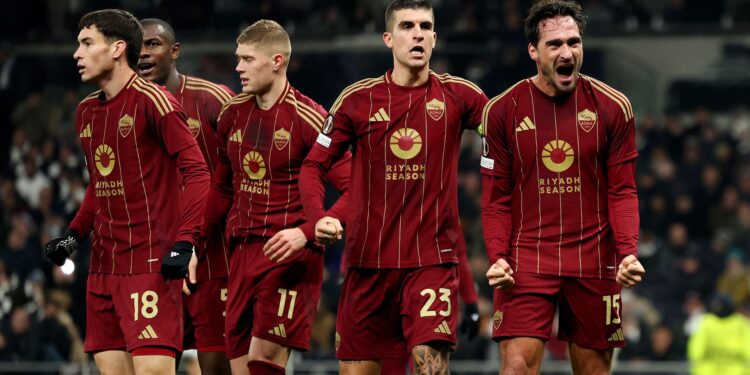 Roma empata com Tottenham com direito a gol nos acréscimos